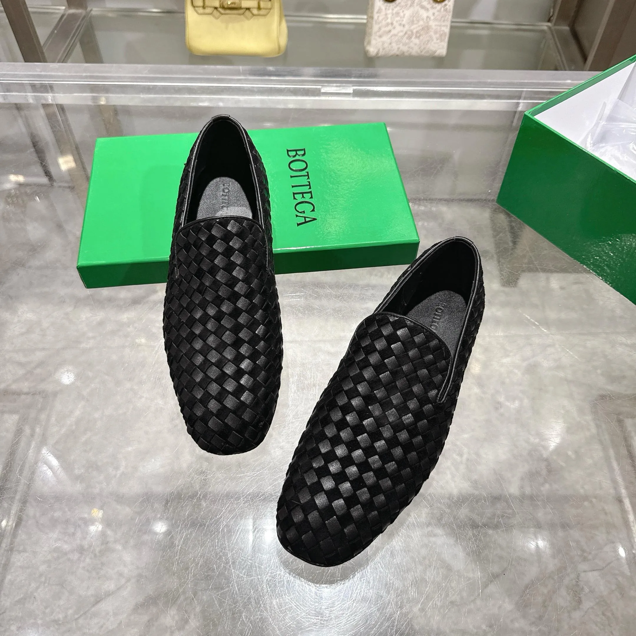 [BV] Top P: 760💰Size for couples: Female 35-39 Male 39--44 (Female 40. Male 38.45.46.47 customization is not returnable) [Note‼ ️] Add 💰 to size 46, add 💰 to size 47. Bottega Veneta's 2025 autumn counter synchronized genuine leather outsole classic woven half-drag couple model Bottega Veneta square toe flat shoes, imported mixed sheepskin, imported sheep! Leather outsole! [Rose][Rose]! Purely hand-woven and operated, the original board is reproduced one-to-one! quality assurance!
